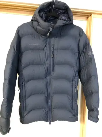 마무트 엑세론 후디드 자켓 아시아 M 사이즈 깨끗함!