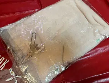 [ 미사용 ] 핑크하우스 딸기 모티브 핀 스톨