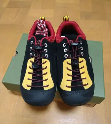 KEEN 스니커즈 블랙, 빨간색, 노랑