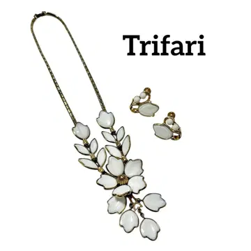 Trifari 화이트 밀크 유리 목걸이 귀찌 세트