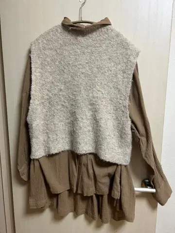 RNA-N 브라운 셔츠와 베스트 세트 M 사이즈