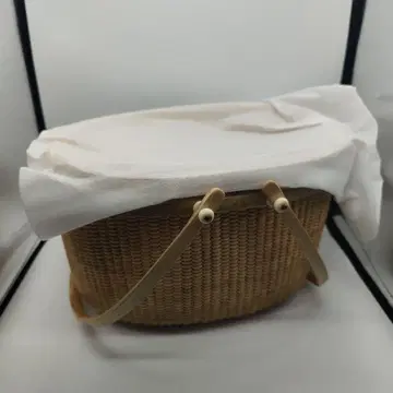 베이지 라탄 원형 바스켓백