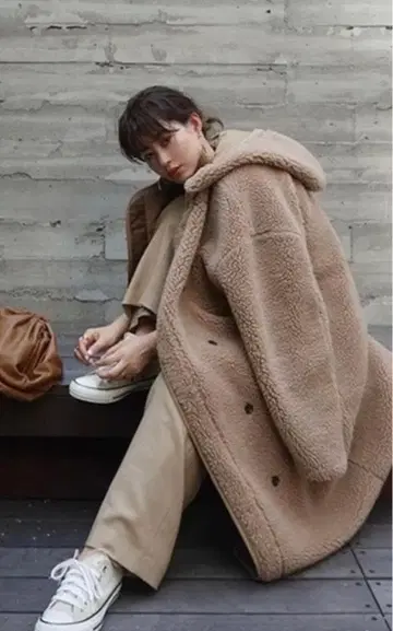 에트레토쿄 후디 리버서블 보아 코트 브라운