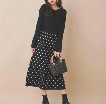 트란테안 손 드 모드 니트 원피스