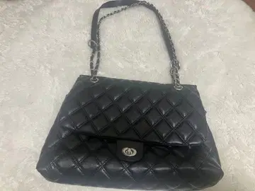 블랙 퀼팅 숄더백