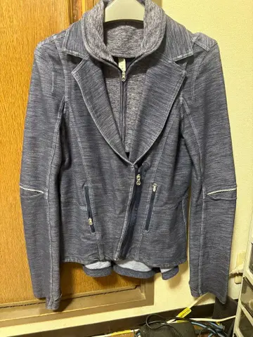 룰루레몬 네이비 지퍼 아우터 사이즈 6