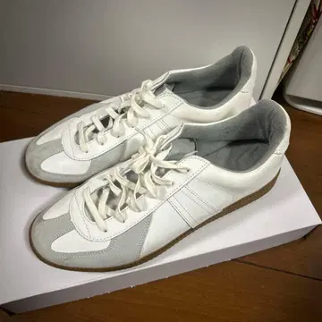 저먼 트레이너 화이트 가죽 스니커즈