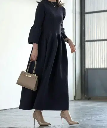 HUIT 홀가먼트 니트 롱 원피스 블랙