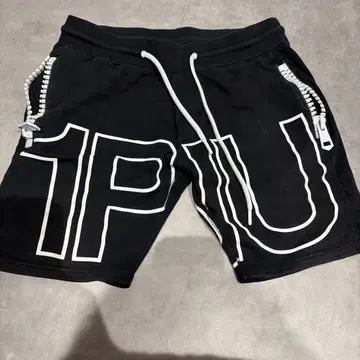 1PIU1UGUALE3 블랙 숏팬츠