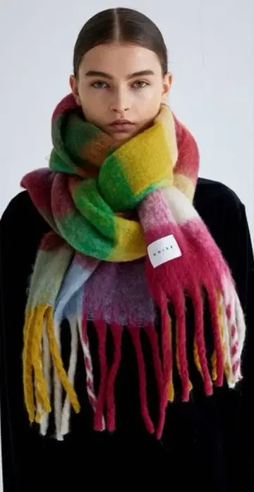 NOISEMAKER의 머플러입니다