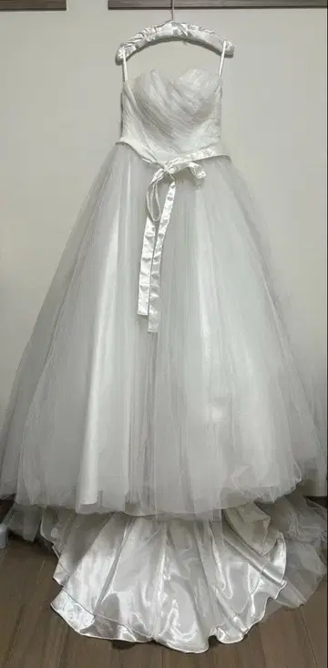 화이트 A 라인 웨딩 드레스