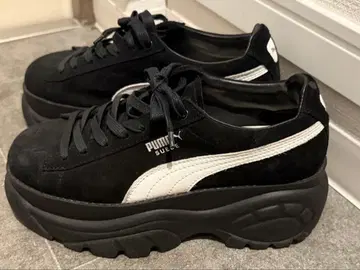 PUMA 스웨이드 블랙 통굽 스니커즈