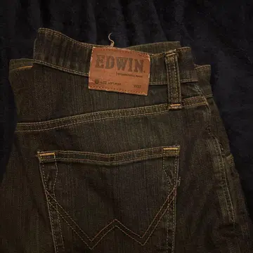 EDWIN 다크 데님 스트레이트 청바지
