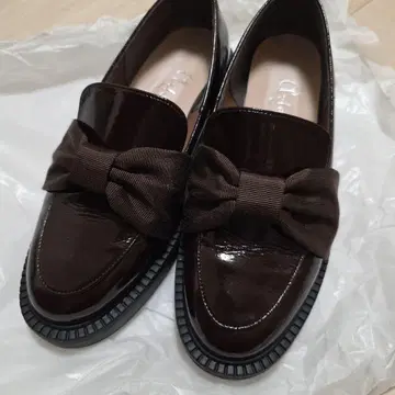 아르테미스 다크 브라운 리본 로퍼