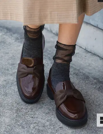 아르테미스 다크 브라운 리본 로퍼