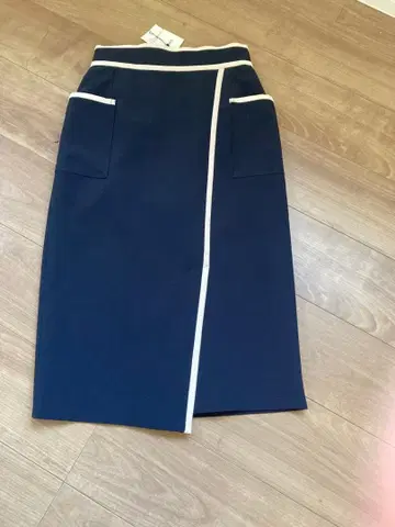 FENNEL 네이비 타이트 스커트