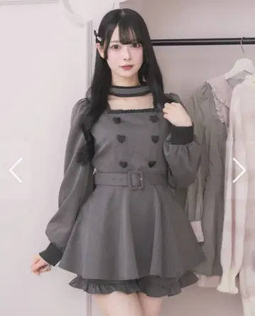 pium 초커 프릴 하트 버튼 긴팔 셋업 차콜