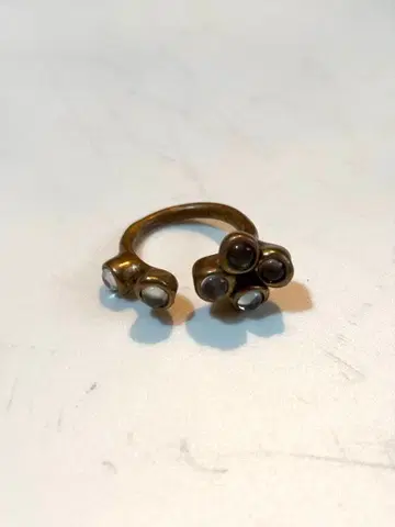 모니카 카스티글리오니 반지 모니카 카스티글리오니