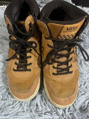 VANS 브라운 하이컷 스니커즈