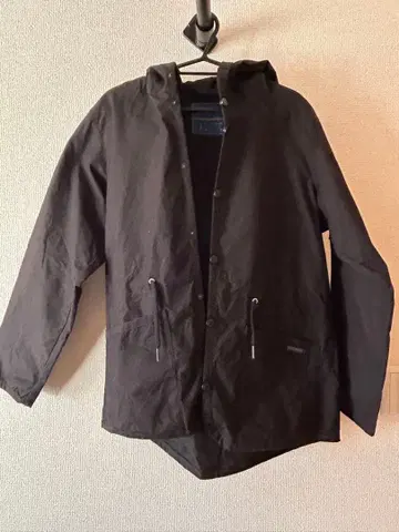 LAVENHAM 블랙 후드 부착 자켓