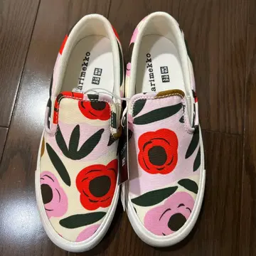 새상품/마리메꼬 x UNIQLO 콜라보 슬립온