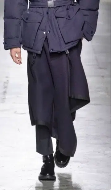 네이비 19AW DRIES VAN NOTEN 랩스커트