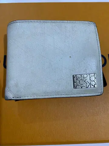 캘빈클라인 Calvin Klein 이단 접이식 지갑 블랙 화이트