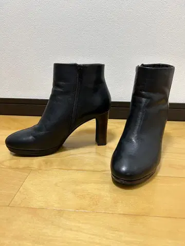 스트로베리 필드 숏부츠 블랙