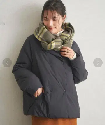 그린 레이블 릴랙싱 스티치리스 노카라 다운 코트