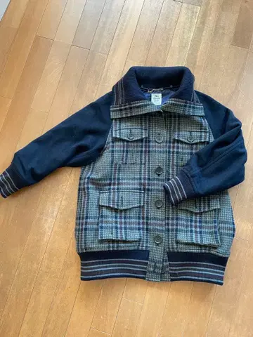 네이비 체크 무늬 퍼 포함 자켓