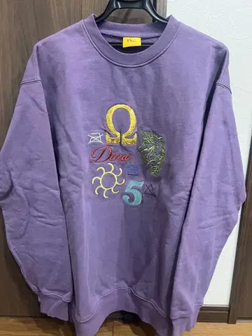 퍼플 자수 크루넥 트레이닝복