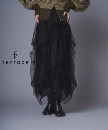 바리아스 패턴 턱 샤샤 스커트 블랙