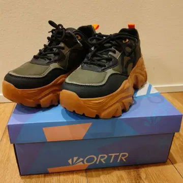 ORTR 스니커즈