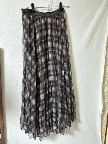 브라운 계열 체크 플리츠 롱 스커트