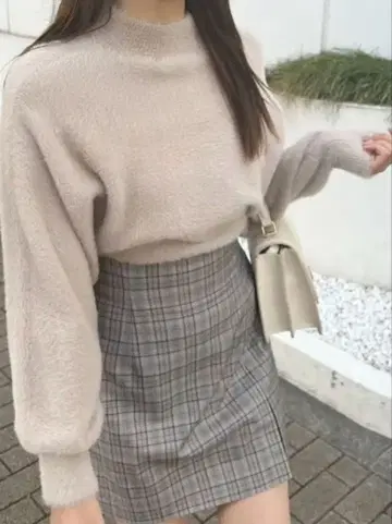 [택 포함] 머큐리 듀오 하이넥 미니 샤기 컴팩트 니트