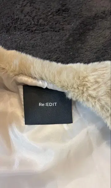 Re:EDIT 베이지 퍼 슬리브리스 자켓