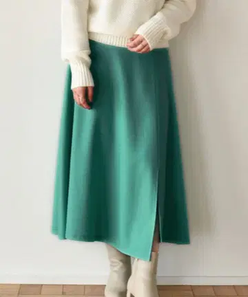 미사용 새상품 UNTITLED 울 슬릿 플레어 스커트 S 사이즈