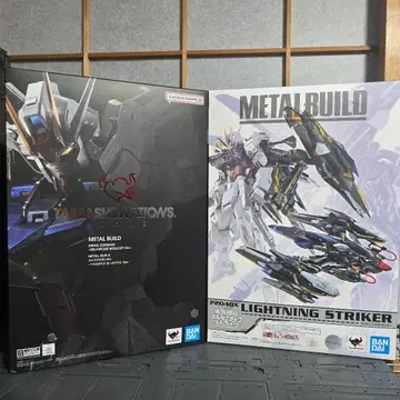 메탈빌드 스트라이크 건담 & 라이트닝 스트라이커 세트