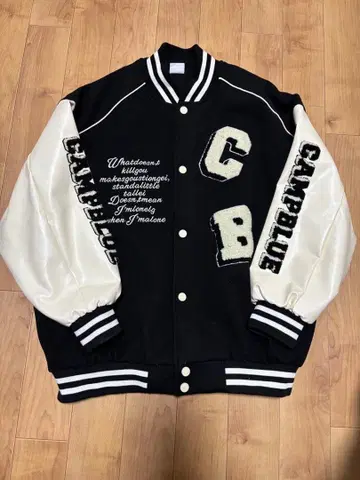 바시티 자켓 블랙/화이트 자수