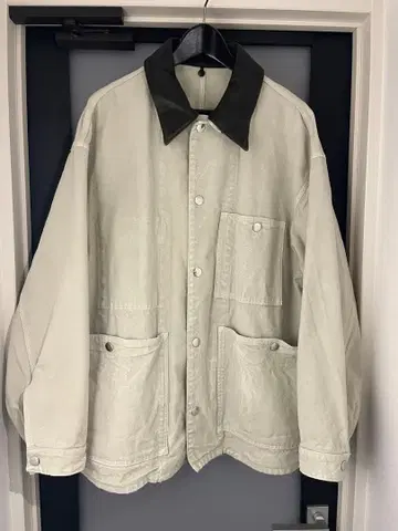 H BEAUTY&YOUTH 정가 79,200엔 커버올 가죽 옷깃