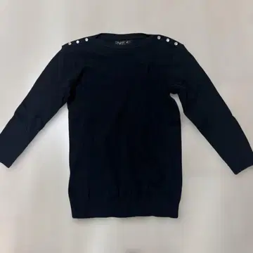 에네스베 버튼 보트넥 니트 블랙