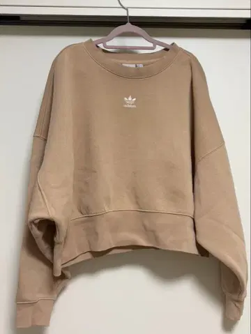 adidas 베이지 크롭 맨투맨