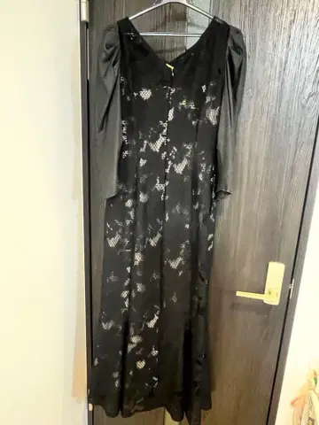 러그나문 블랙 레이스 드레스 퍼프 슬리브