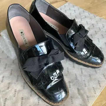 DIANA 블랙 플랫슈즈 리본 포함