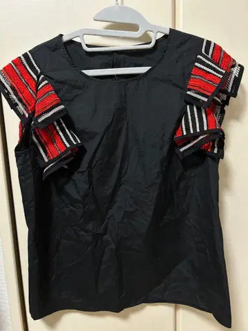 미사용 새상품 sakayori 자수 반팔 상의