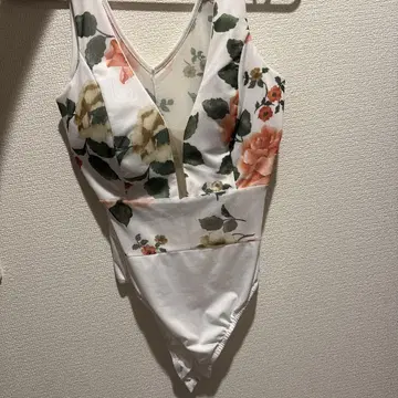 꽃무늬 V넥 바디수트