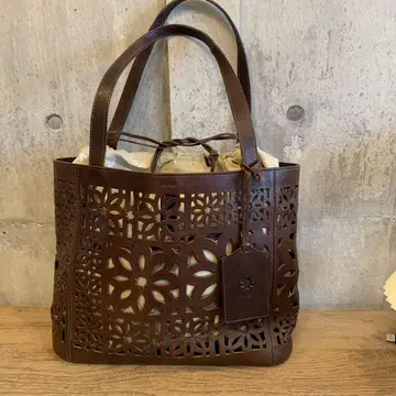 새상품급 genten 브라운 가죽 토트백 컷 아웃 디자인