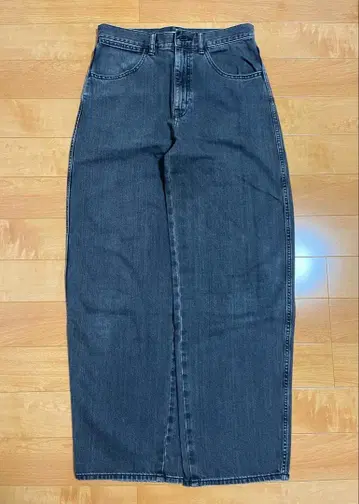 UNIQLO 다크 그레이 데님 와이드 팬츠