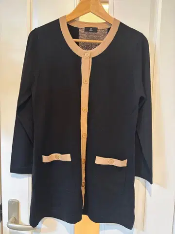 INED 블랙 x 베이지 롱 가디건