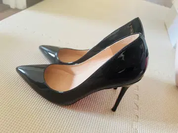 블랙 에나멜 스틸레토 하이힐